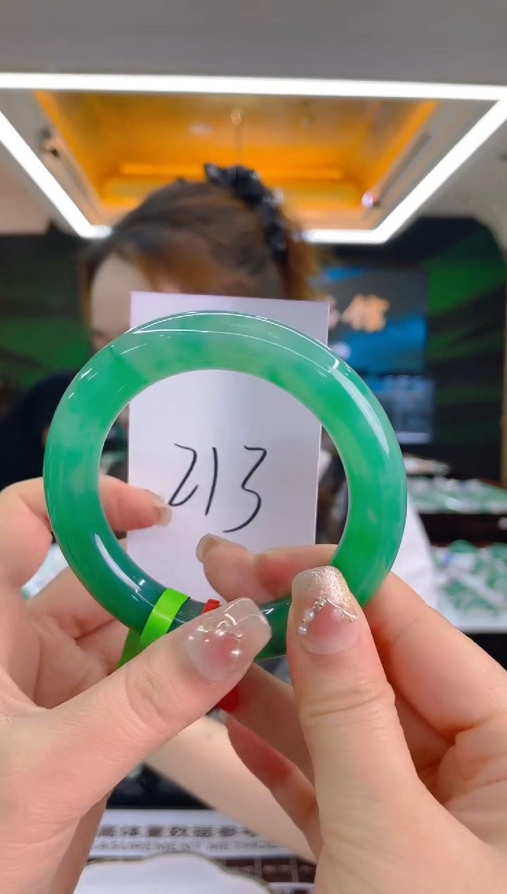 石英质玉手镯未镶嵌天然冰飘花