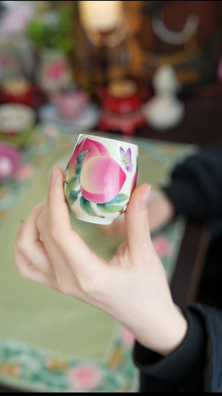 景德镇手工手绘雅圣粉彩杯