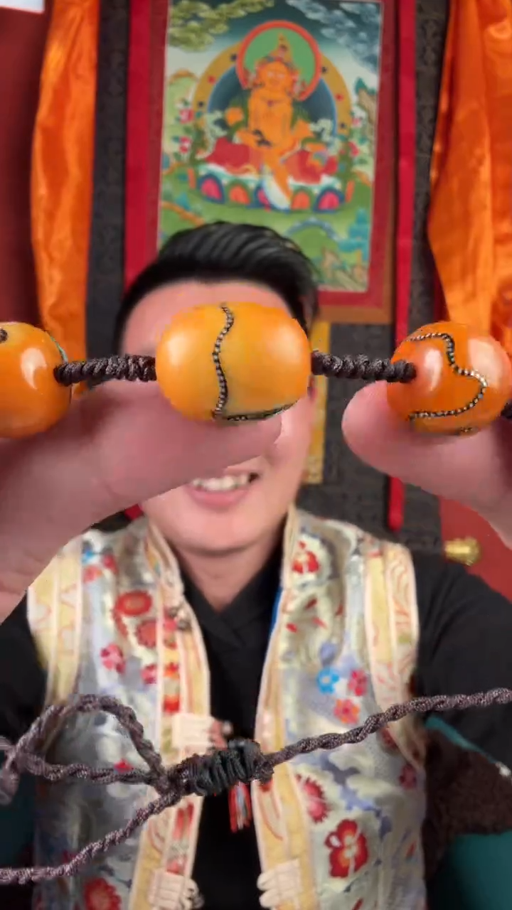 无非金属黄色挂件