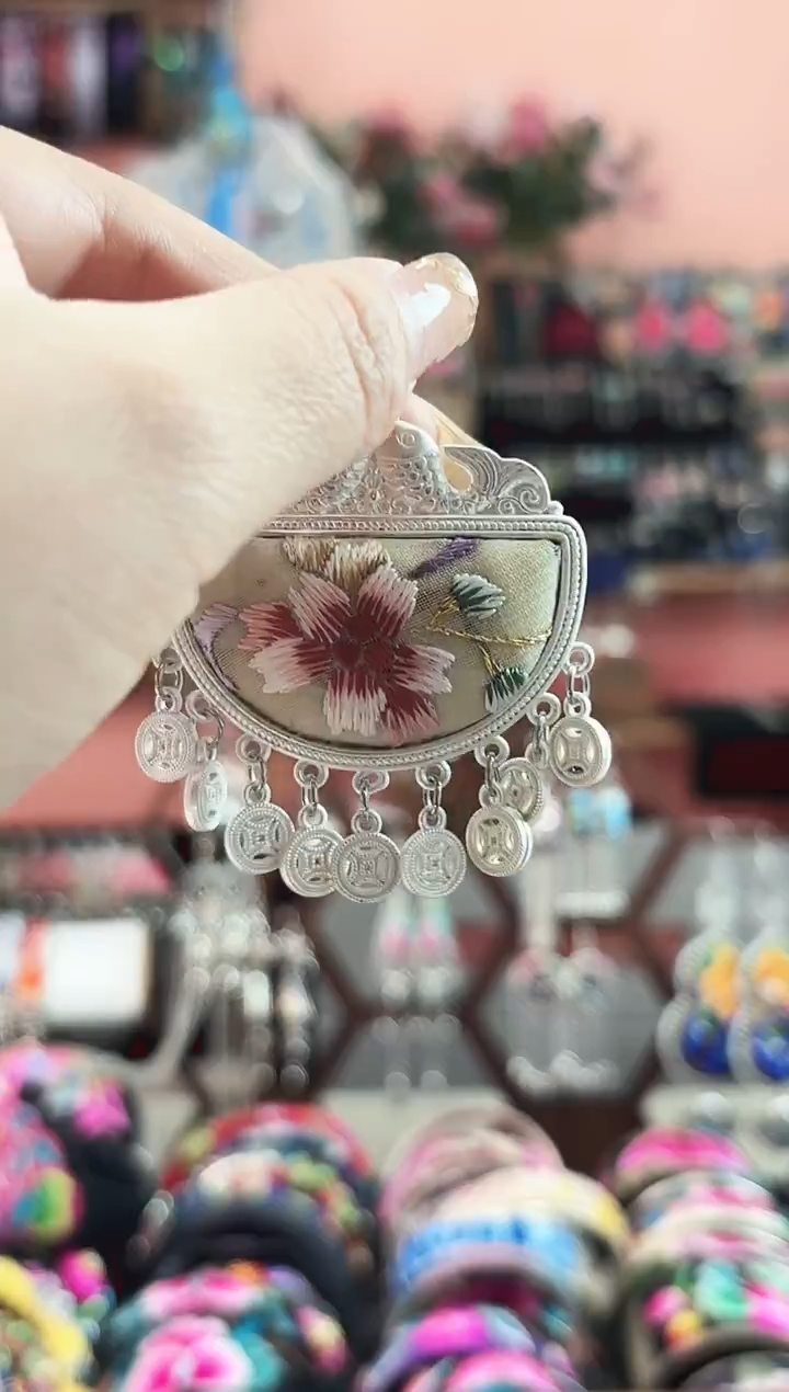 郑***菲艺枝独绣手工饰品47