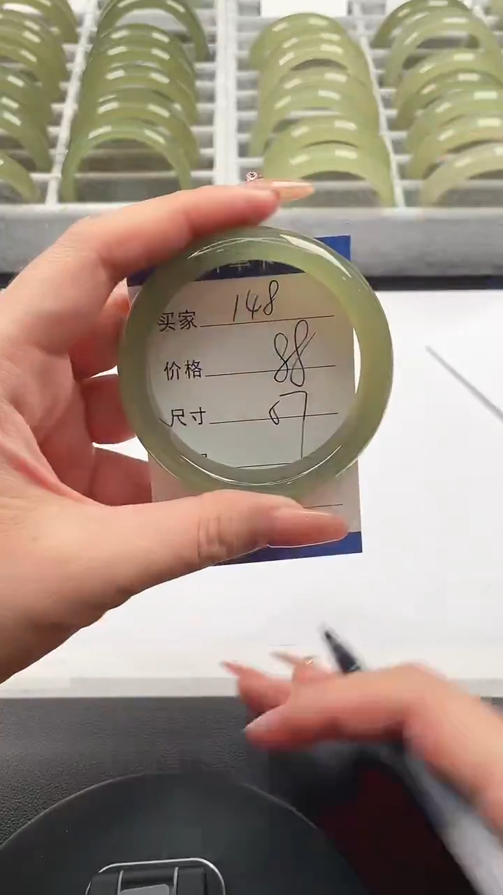 未镶嵌手镯石英质玉湖水绿