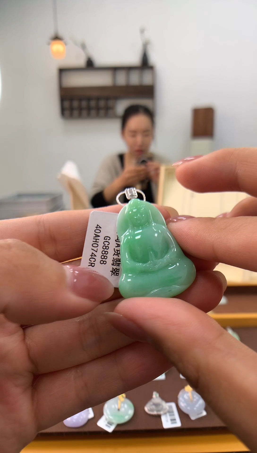 颈饰18K金镶嵌翡翠观音