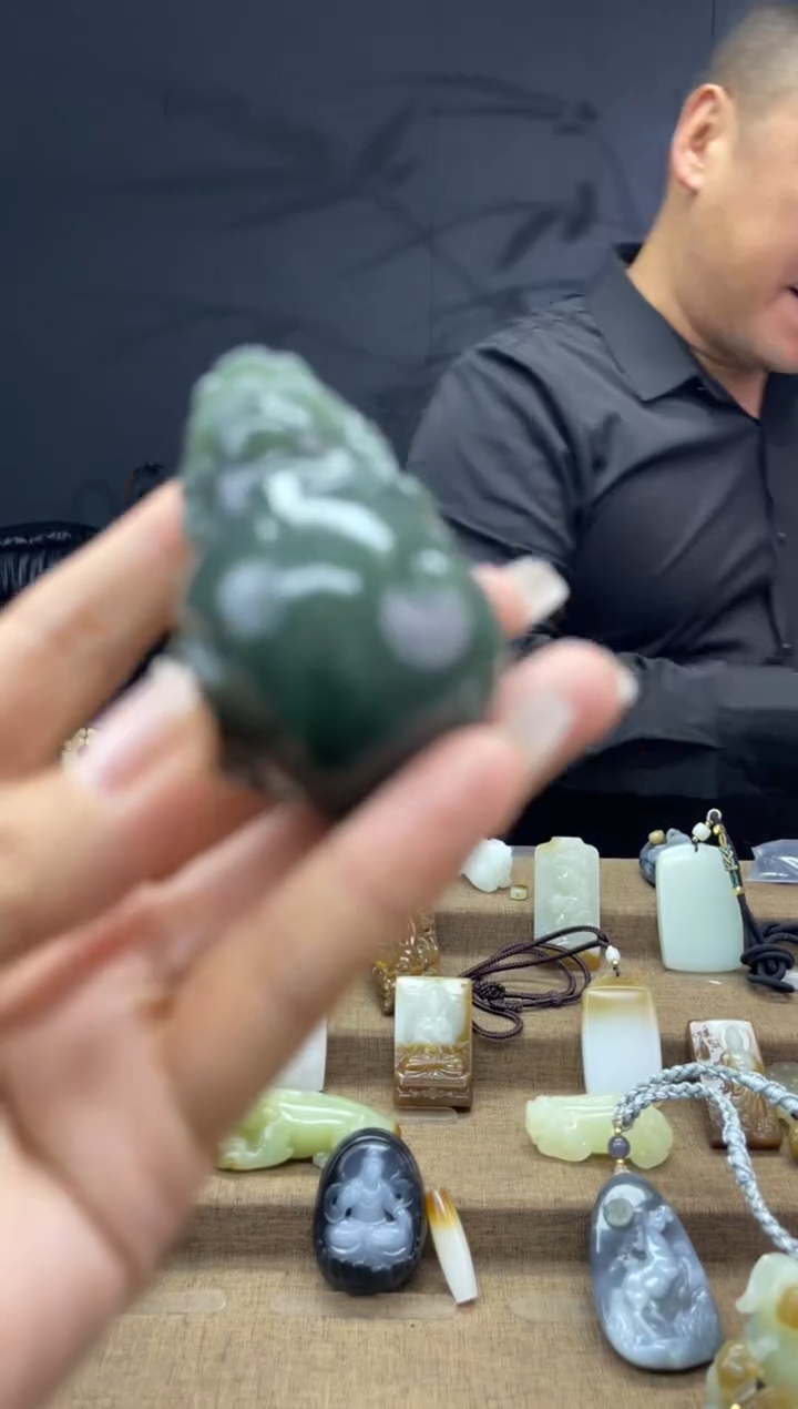 颈饰未镶嵌和田玉1