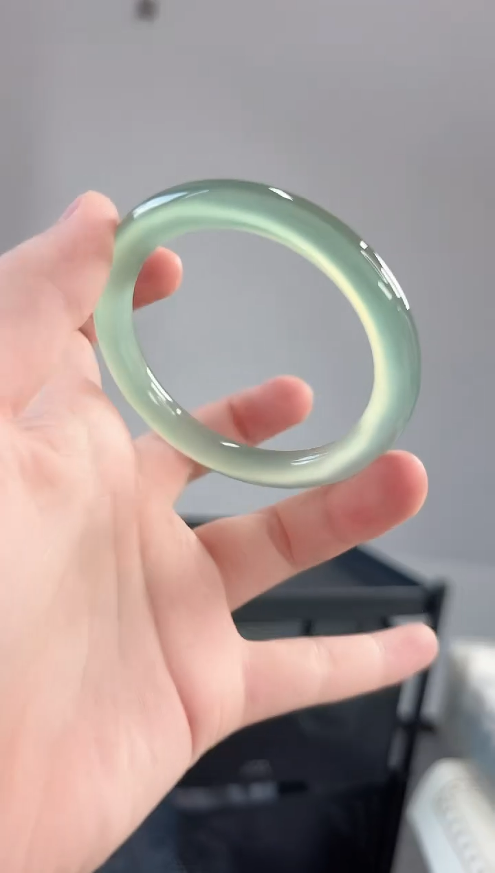 玛瑙/玉髓手镯未镶嵌58圈