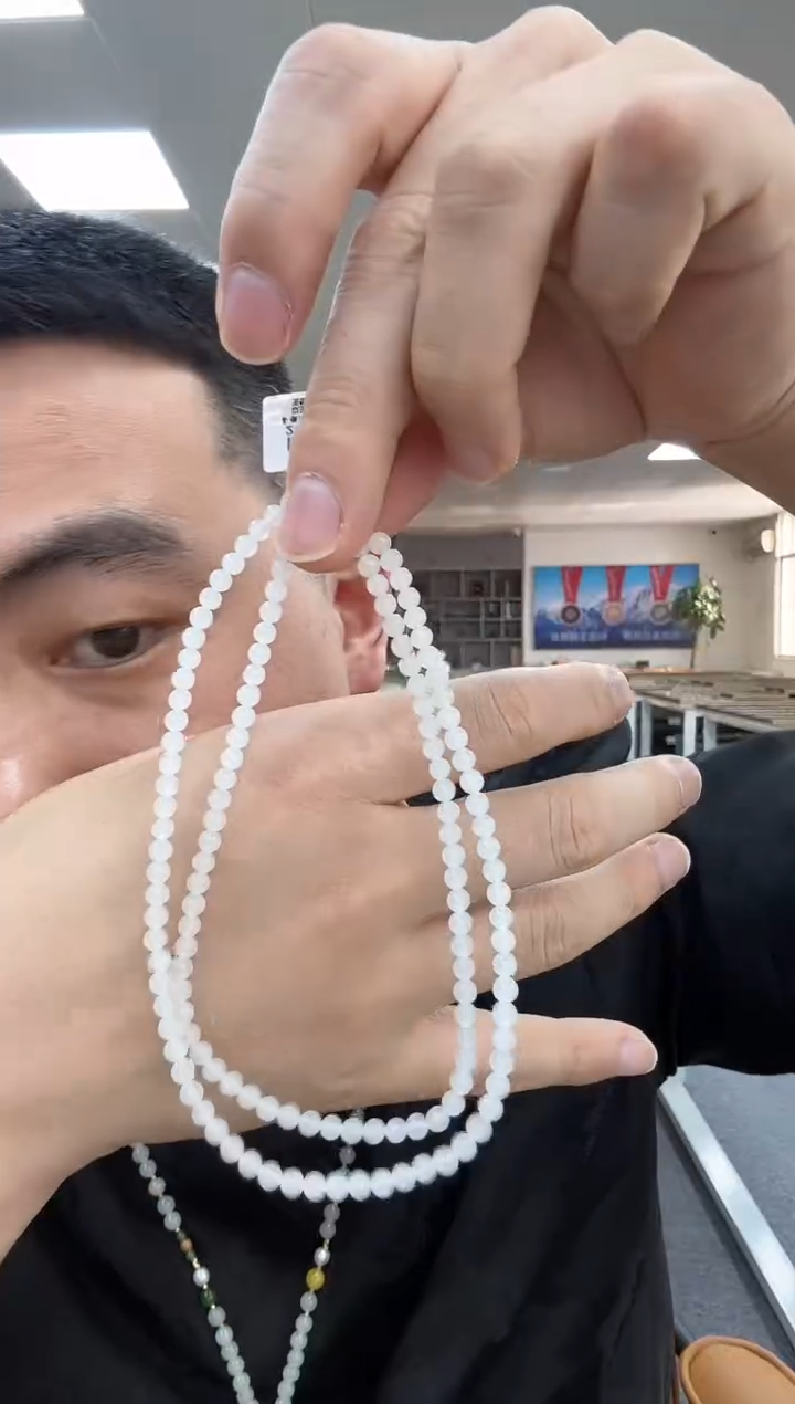 颈饰未镶嵌和田玉珠串4mm