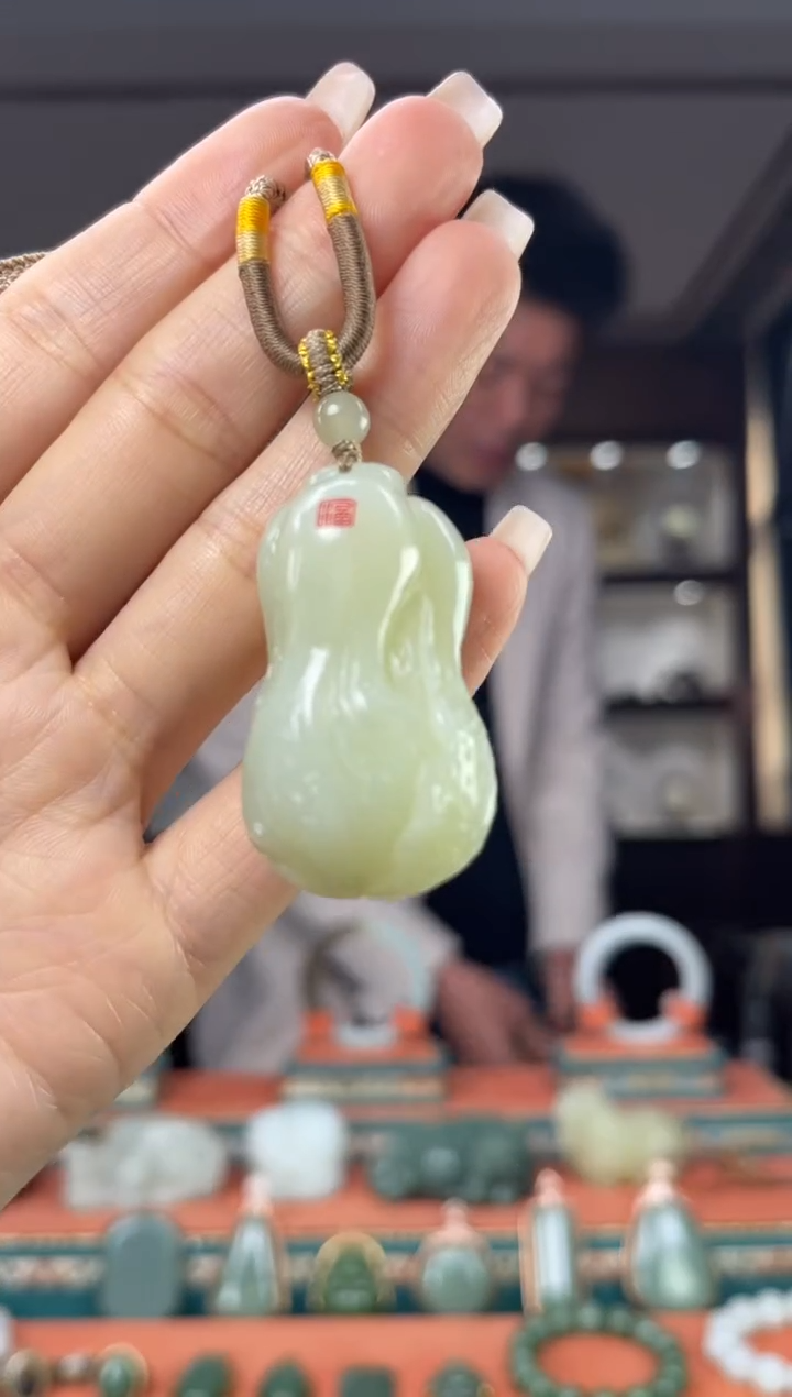 颈饰未镶嵌和田玉佩佩