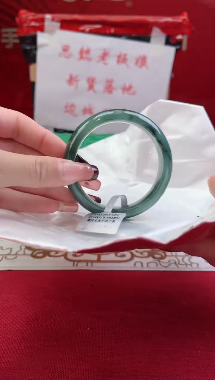 【闪购商品】翡翠手镯未镶嵌7翡翠手镯(微瑕）