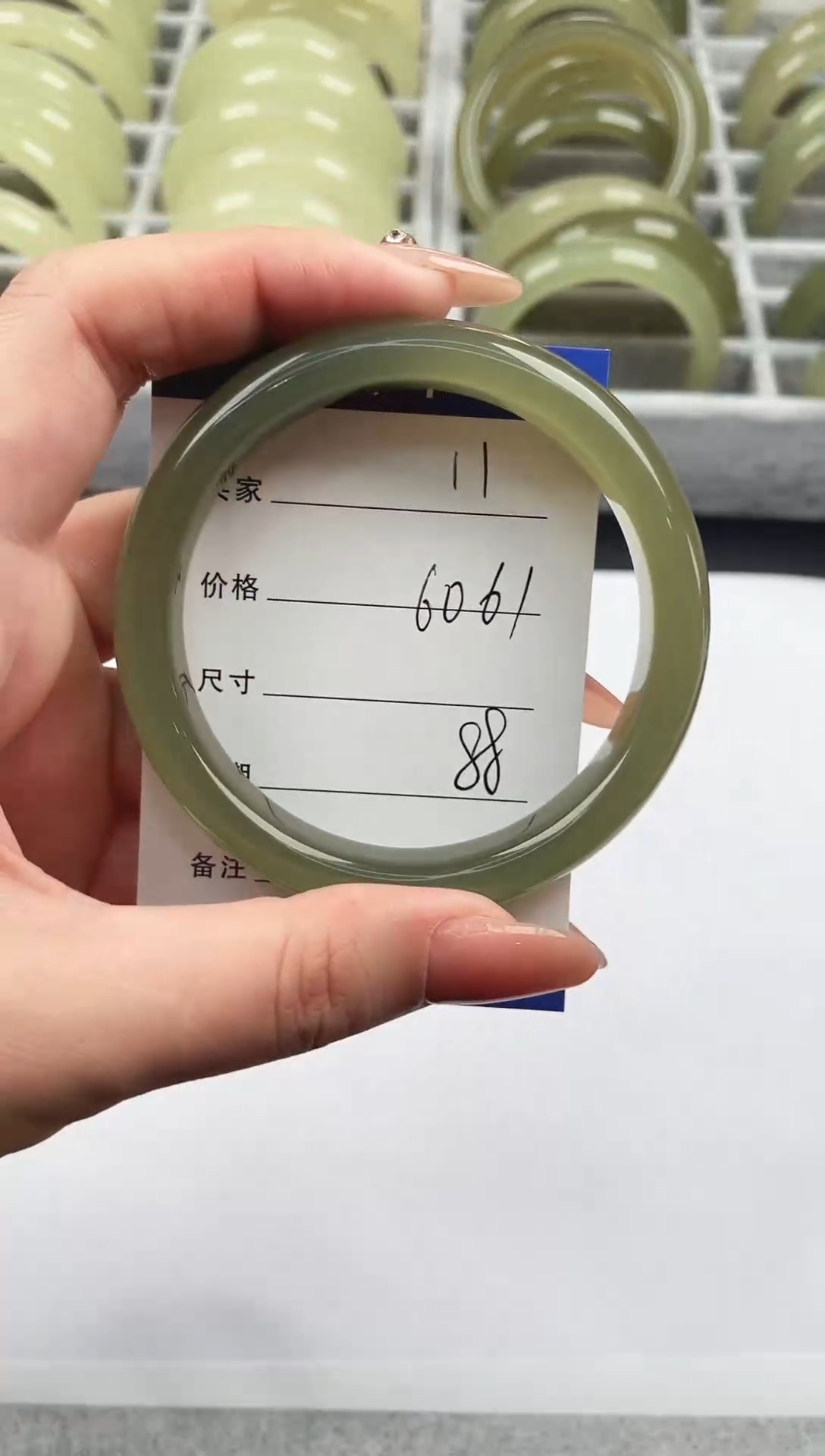 未镶嵌手镯石英质玉湖水绿60-61