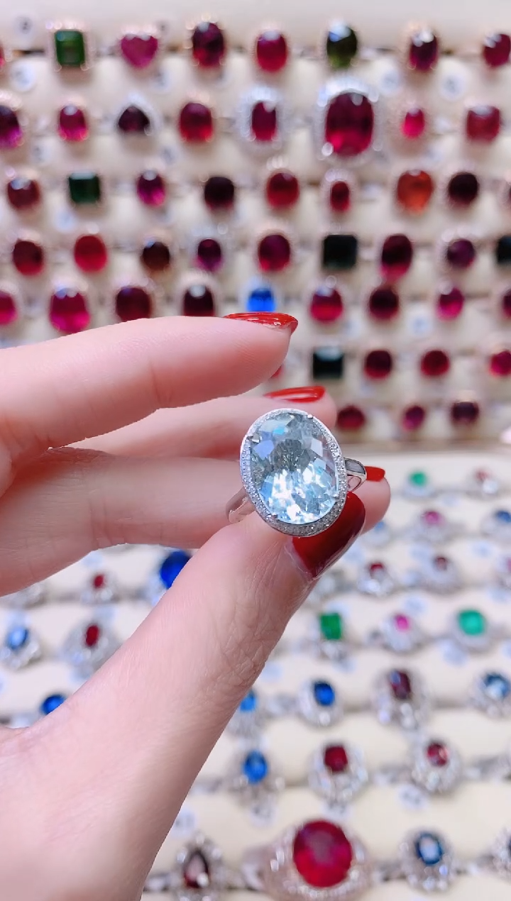 18K金镶嵌戒指海蓝宝石1