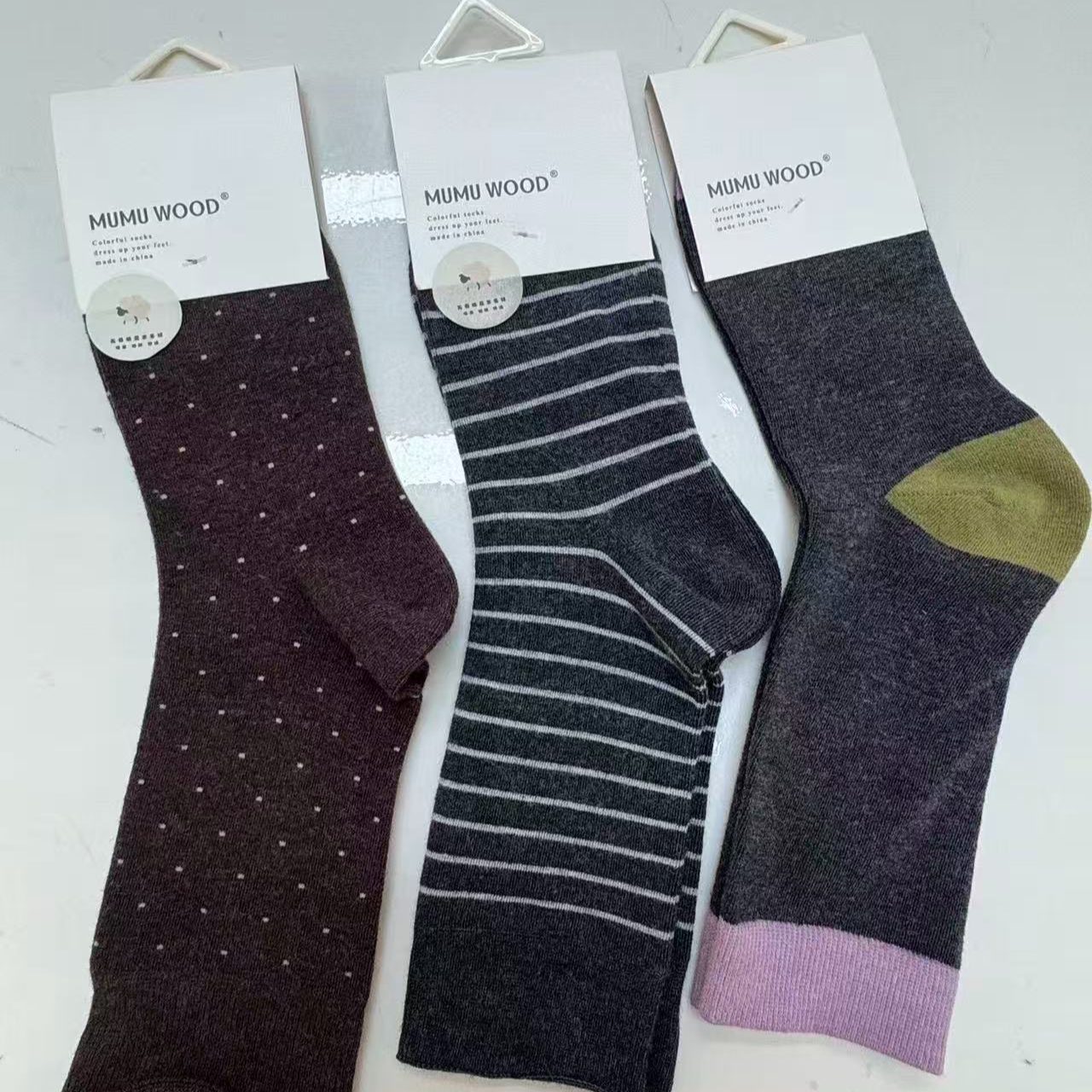 保暖透气中筒波点羊毛袜