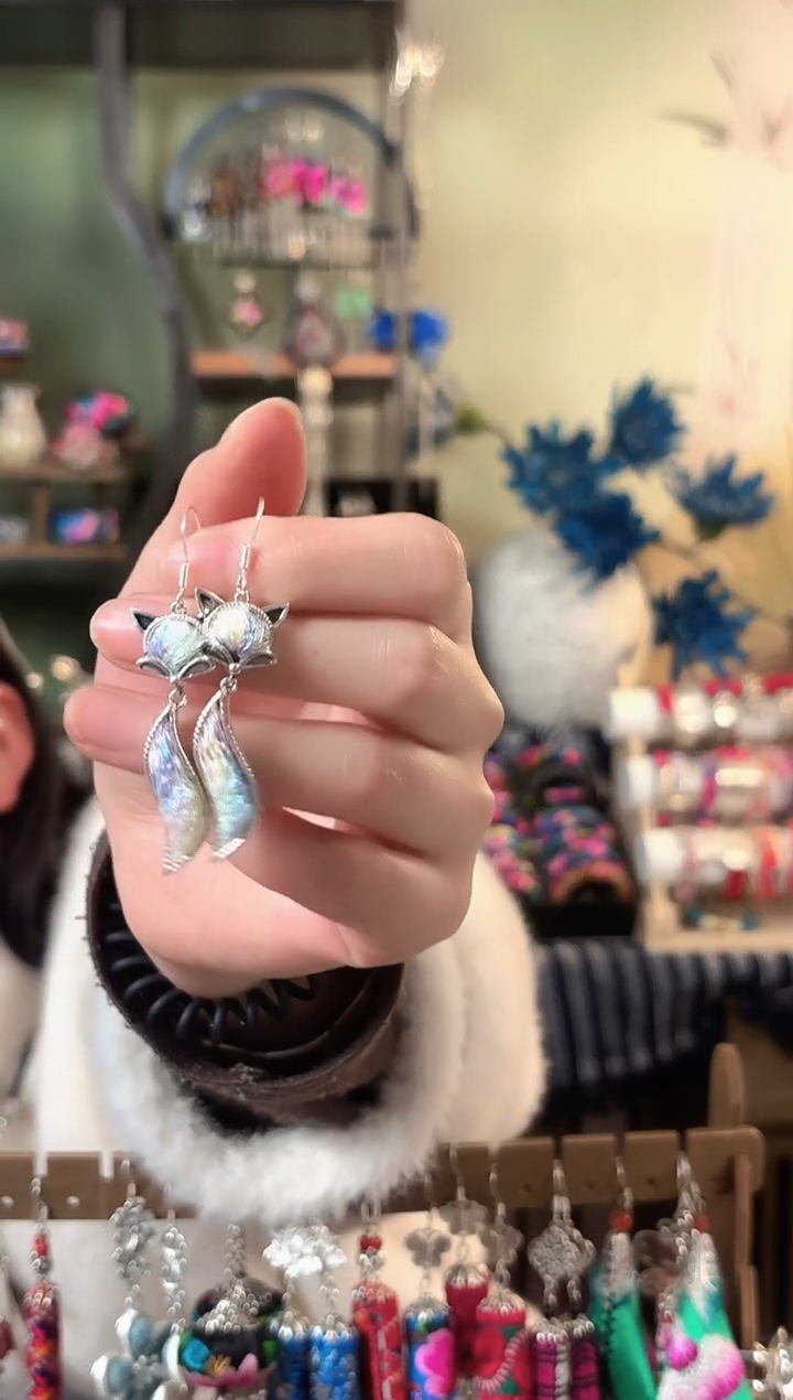 彩云南阁非遗老绣苗银饰品543