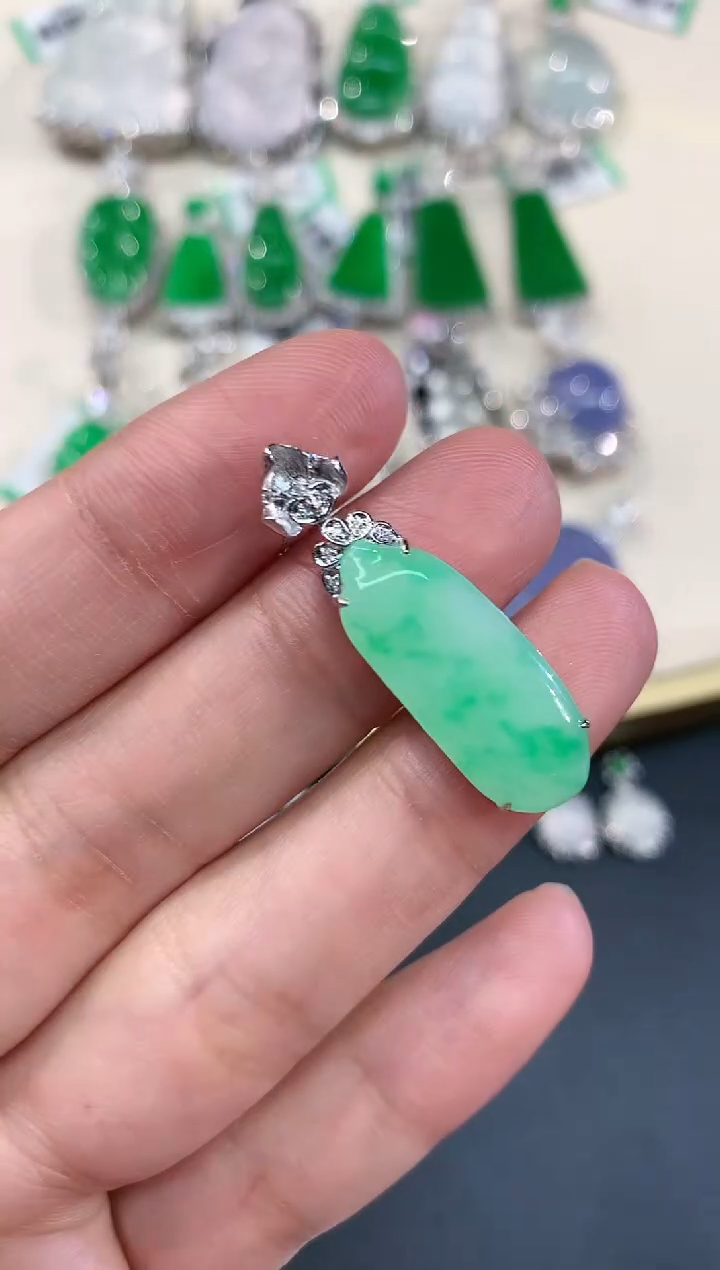 【闪购商品】翡翠吊坠(不含链)18K金镶嵌AS2|2980