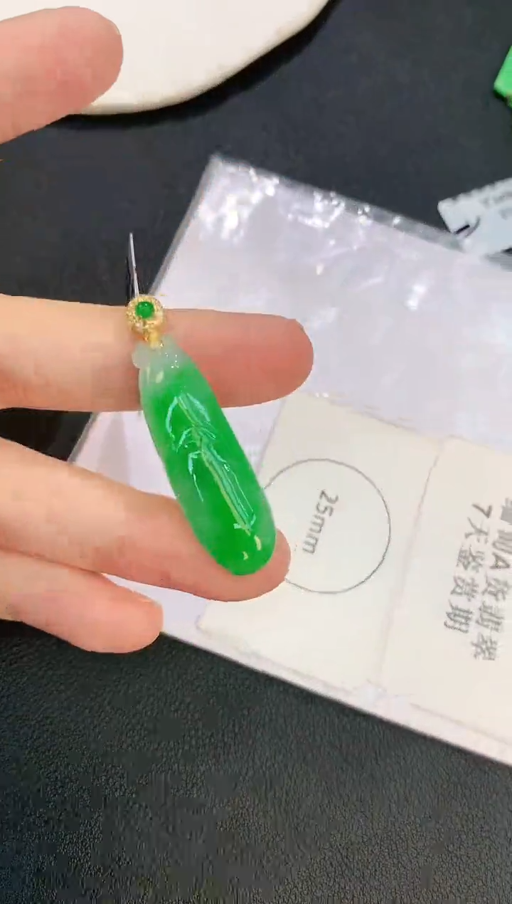 翡翠18K金镶嵌颈饰赠礼盒证书 麦麦