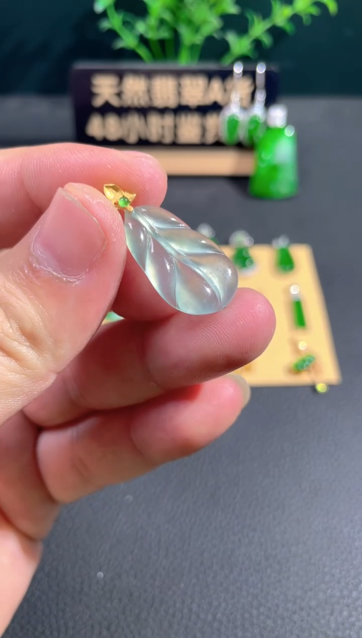 【闪购商品】翡翠颈饰18K金镶嵌翡翠