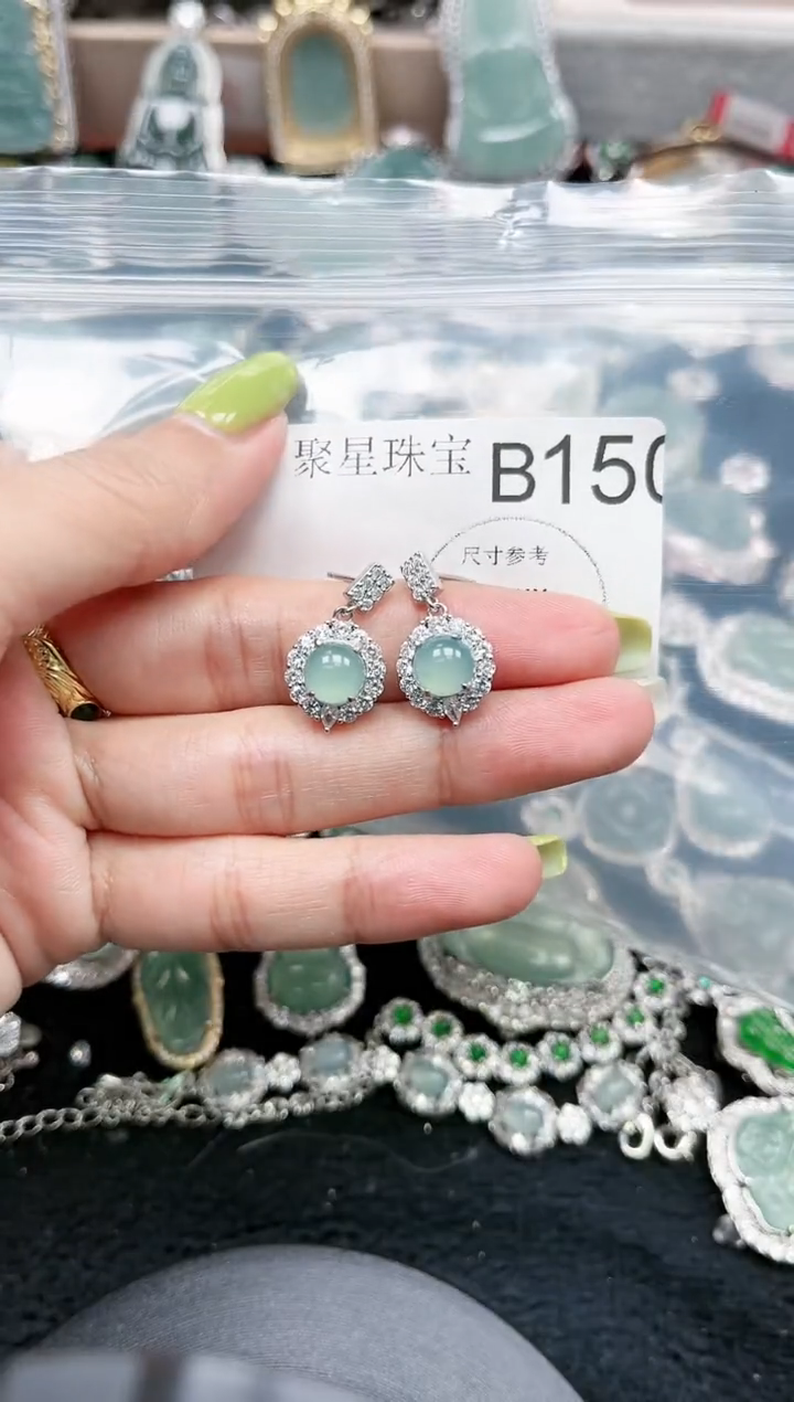 【闪购商品】翡翠颈饰未镶嵌赠皮绳150