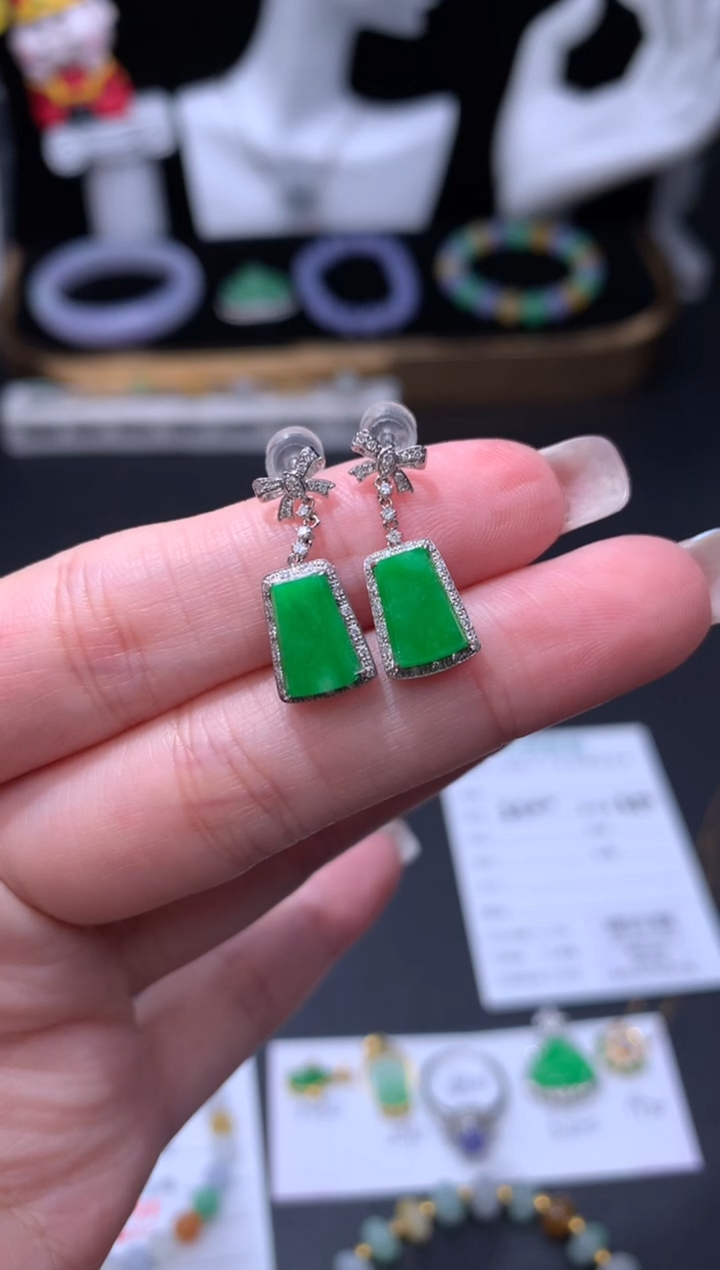 颈饰18K金镶嵌翡翠48小时鉴赏期 退货不扣服务费