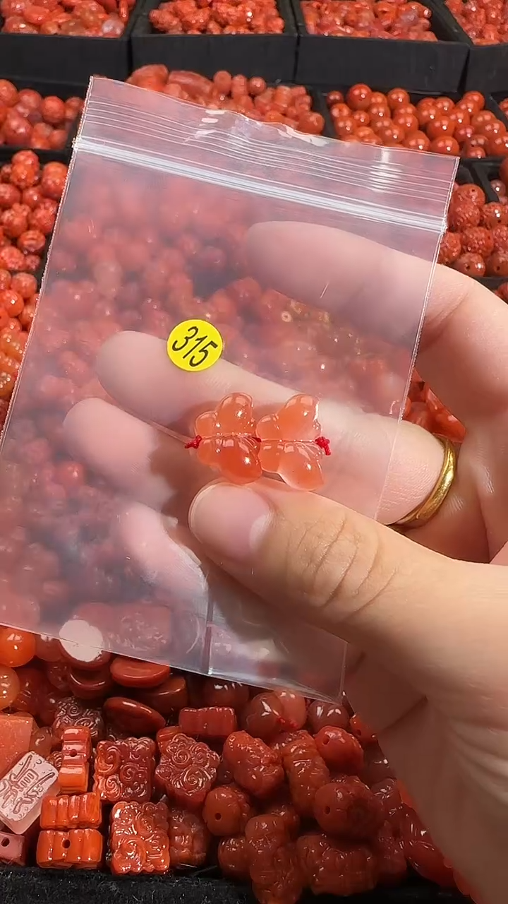 颈饰未镶嵌南红玛瑙1