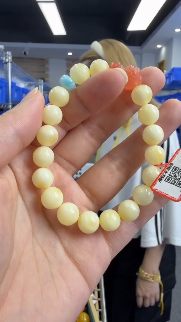 未镶嵌琥珀手链76秒拍号 假一罚三
