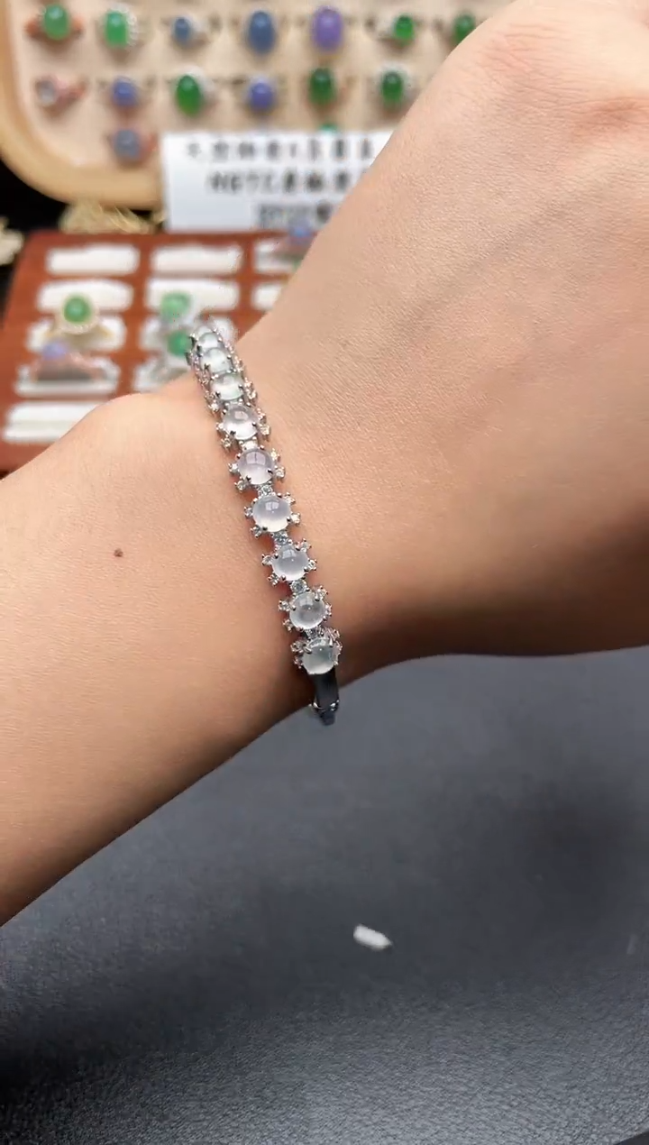 吊坠(不含链)未镶嵌翡翠一物一证一礼盒