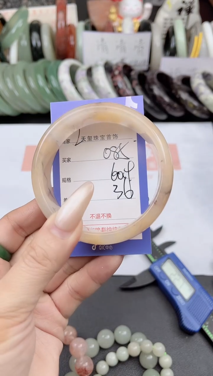 未镶嵌手镯石英质玉085