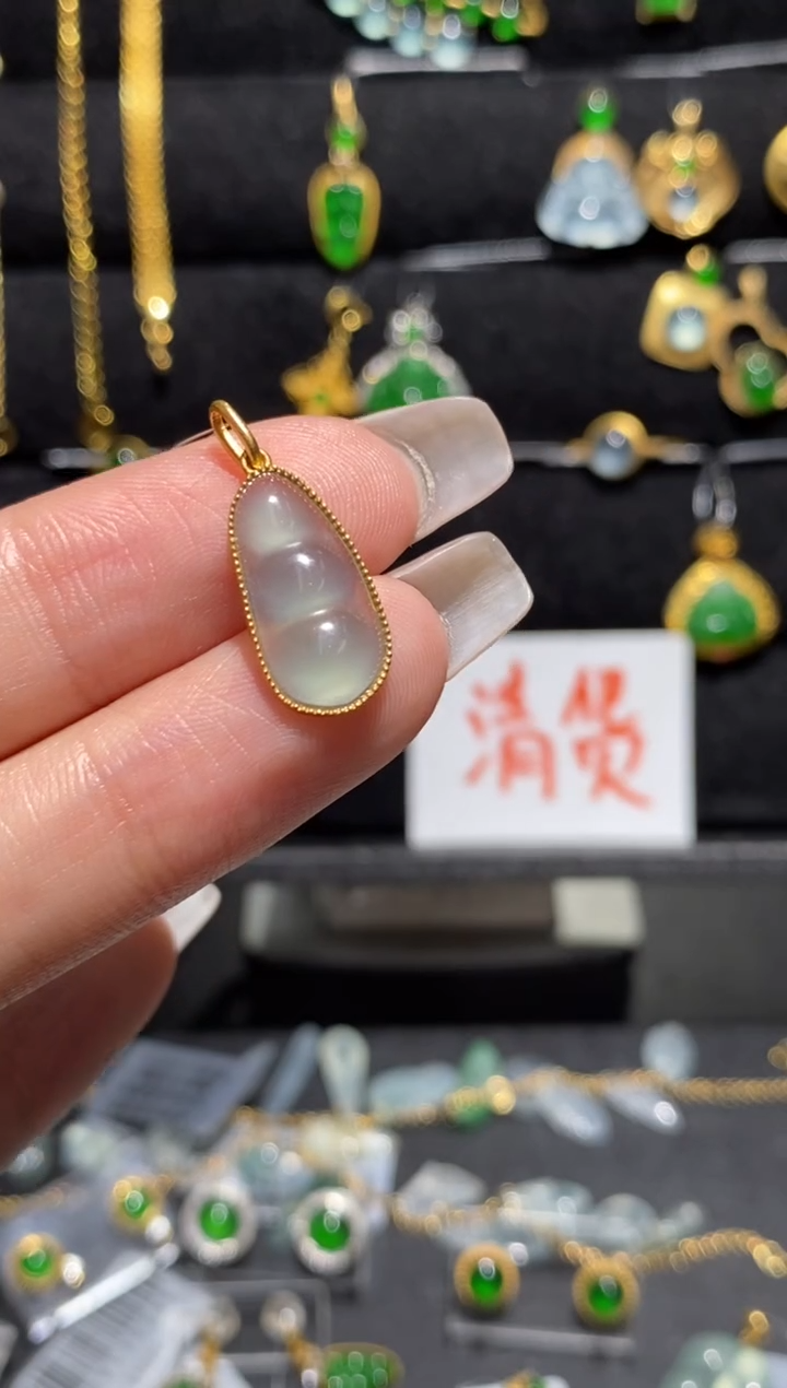 【闪购商品】翡翠颈饰18K金镶嵌吊坠
