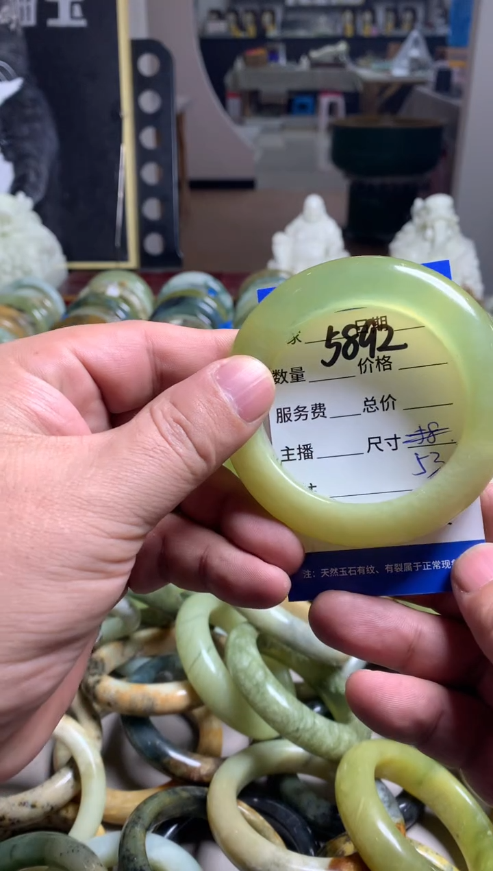 【闪购商品】蛇纹石玉手镯未镶嵌5892