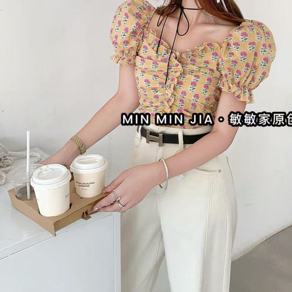 欧街-碎花木耳边泡泡袖上衣06201