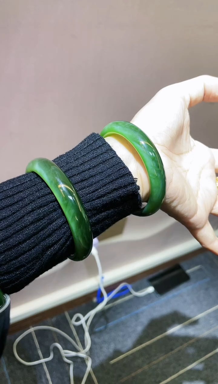 【闪购商品】和田玉手镯未镶嵌52-62多样性发一