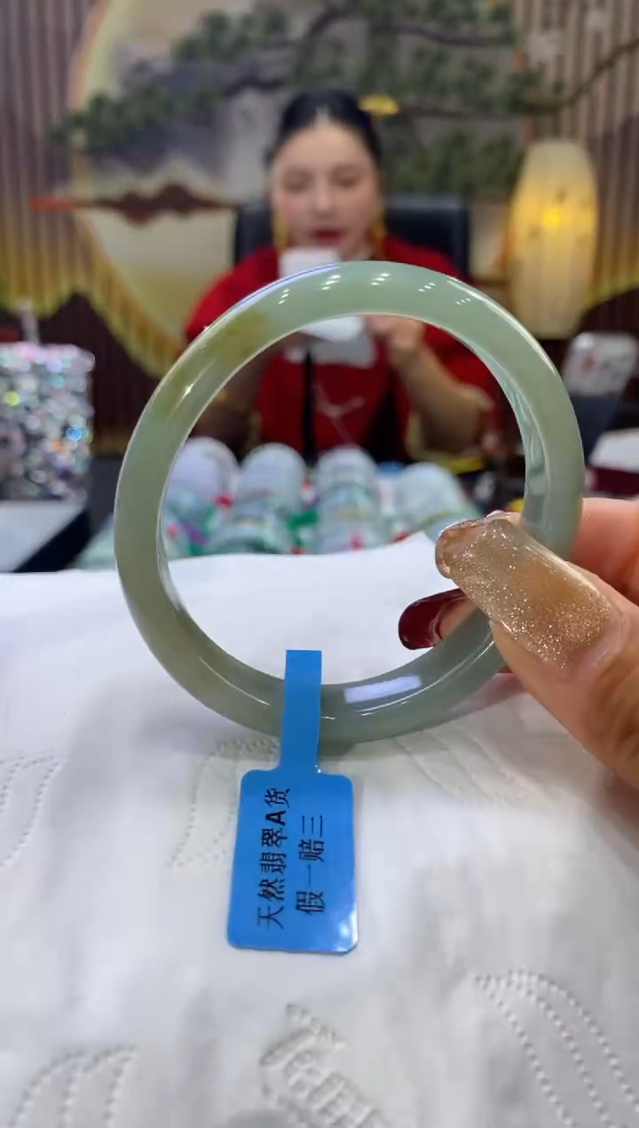 【闪购商品】翡翠手镯未镶嵌多人08541