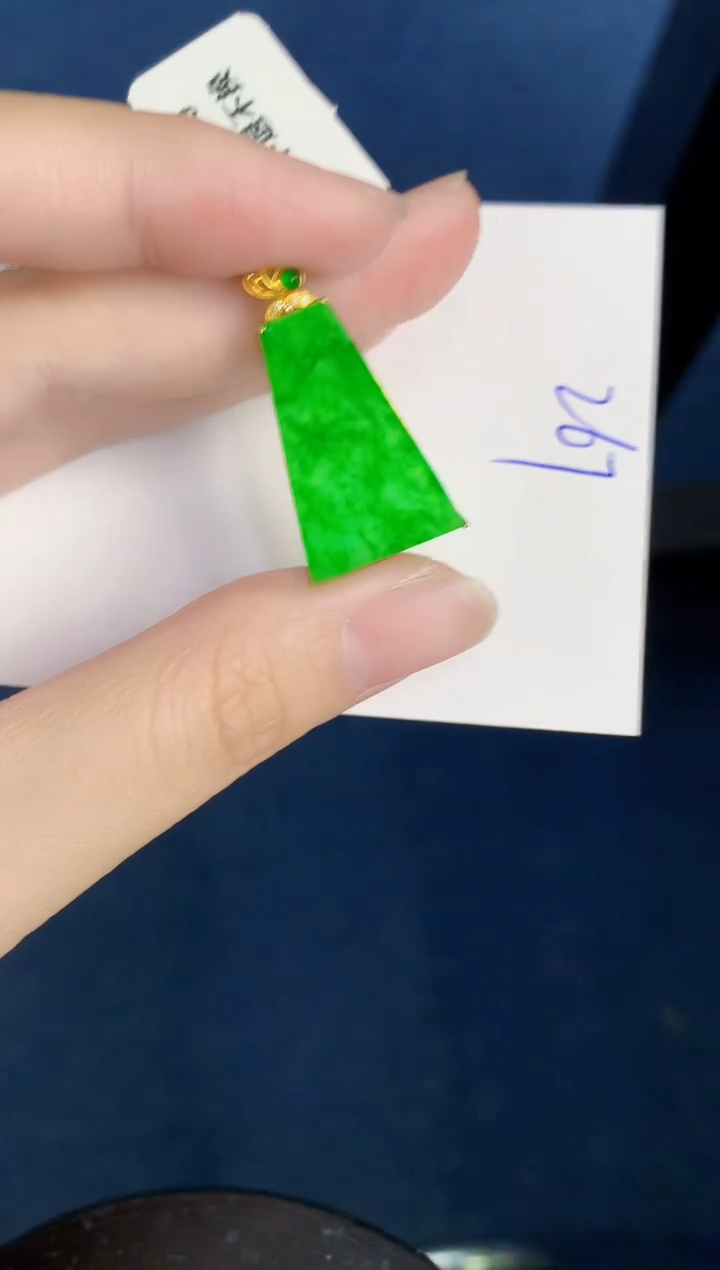 翡翠18K金镶嵌颈饰0000000000