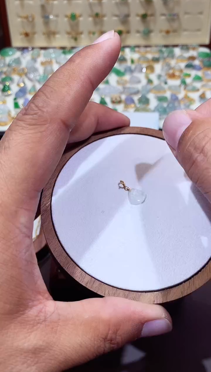 吊坠(不含链)18K金镶嵌翡翠我111111