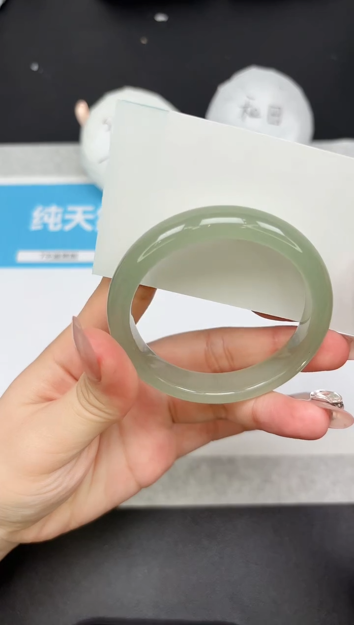 【闪购商品】石英质玉手镯未镶嵌51-54.3