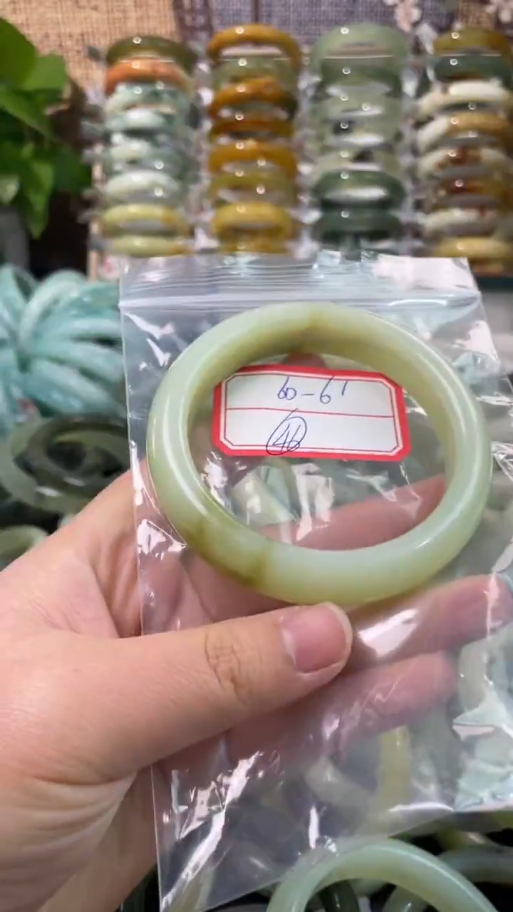 未镶嵌岫玉手镯岫玉手镯