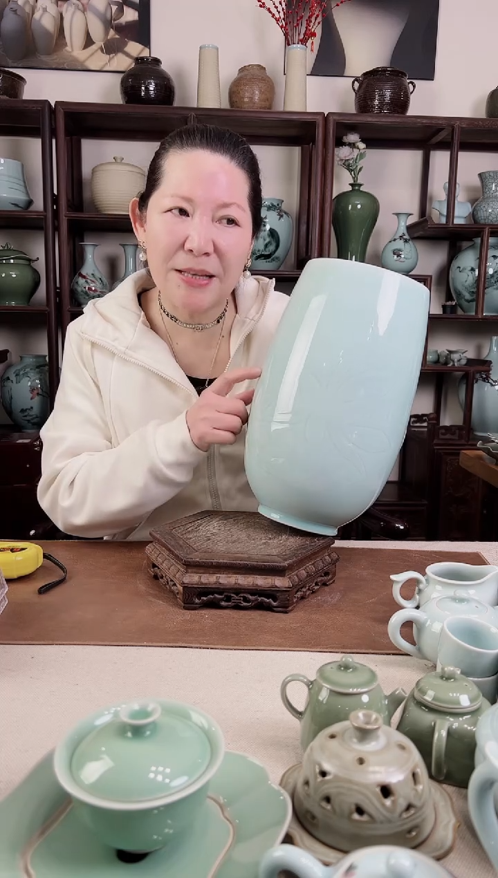 【闪购商品】杯纯手工 粉青 刻绘 笔筒（荷花）