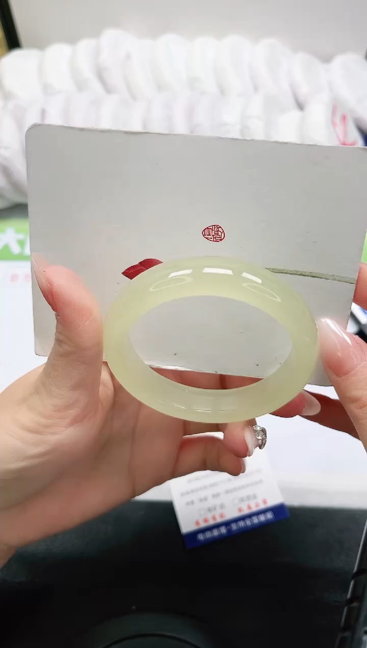 【闪购商品】石英质玉手镯未镶嵌397-56