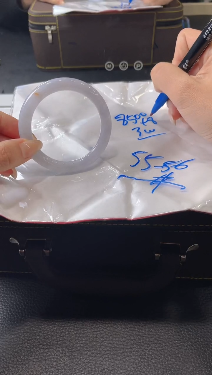 【闪购商品】翡翠手镯未镶嵌手镯