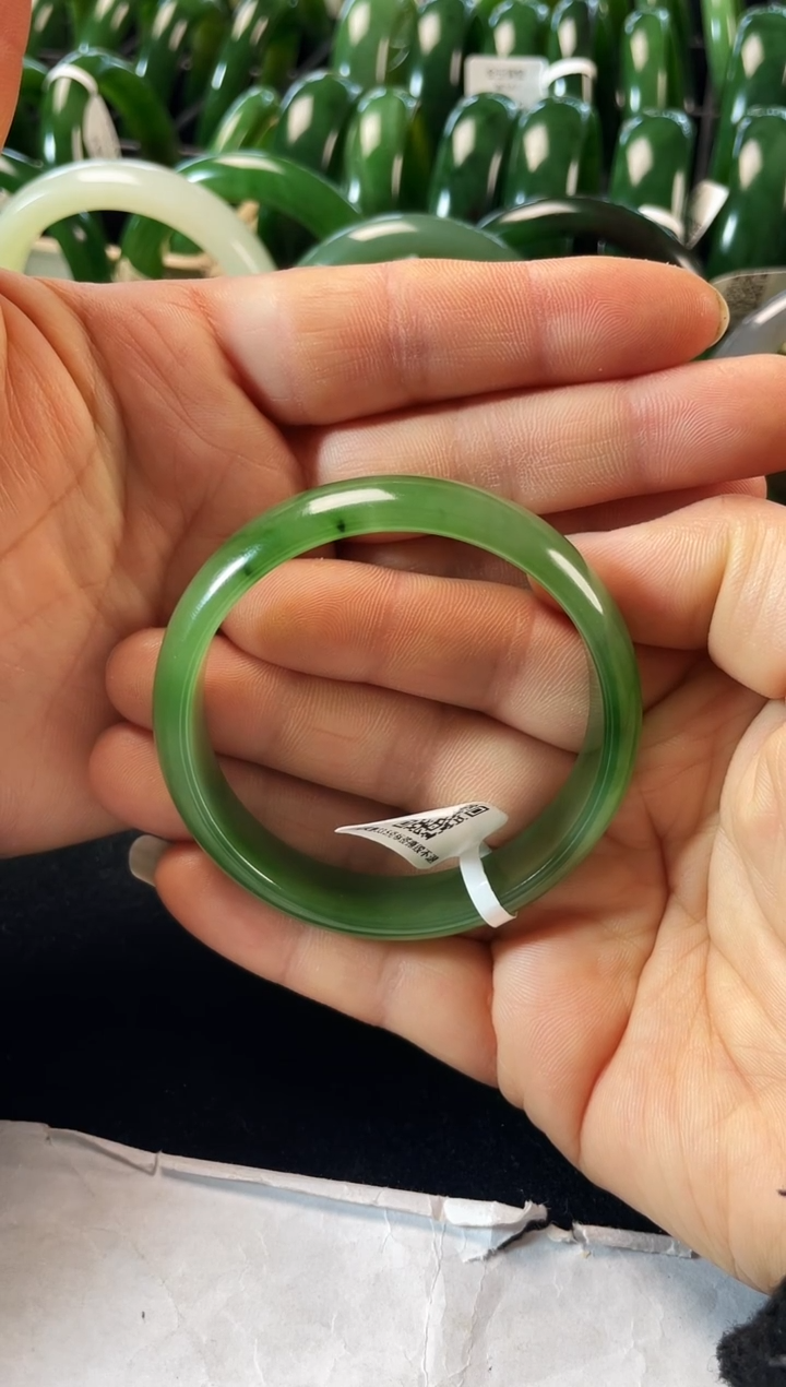 未镶嵌手镯和田玉（碧玉）我***熊碧玉手镯