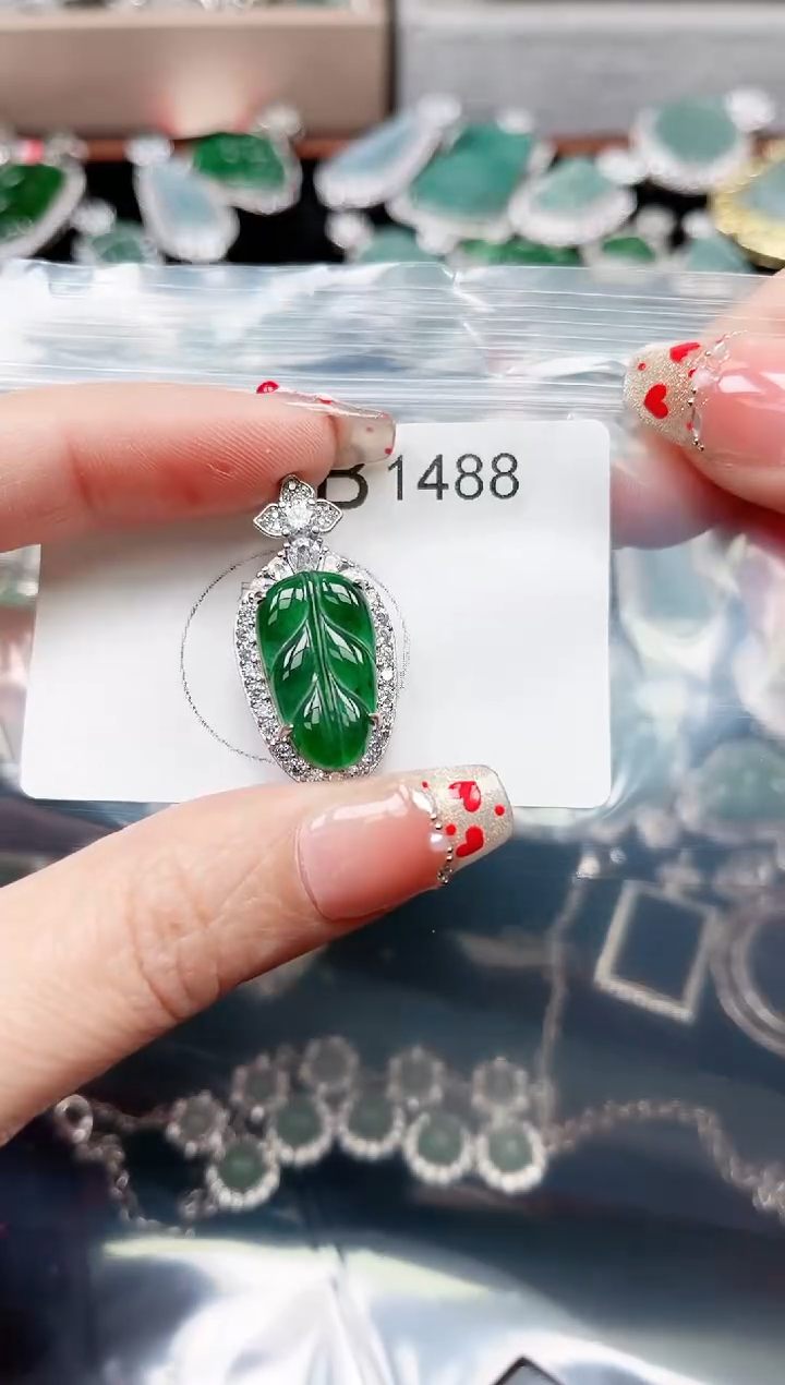 【闪购商品】翡翠颈饰未镶嵌1488赠皮绳