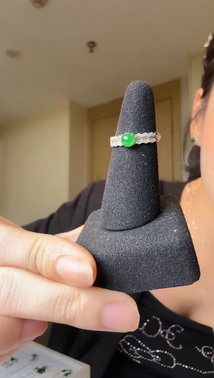 翡翠戒指银S925镶嵌天然翡翠戒指