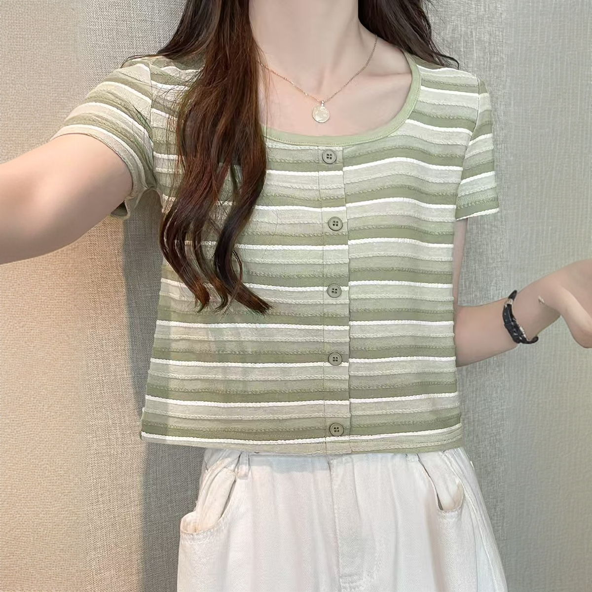 简约条纹气质短袖T恤女方领短款洋气显瘦百搭时尚夏季上衣设计感