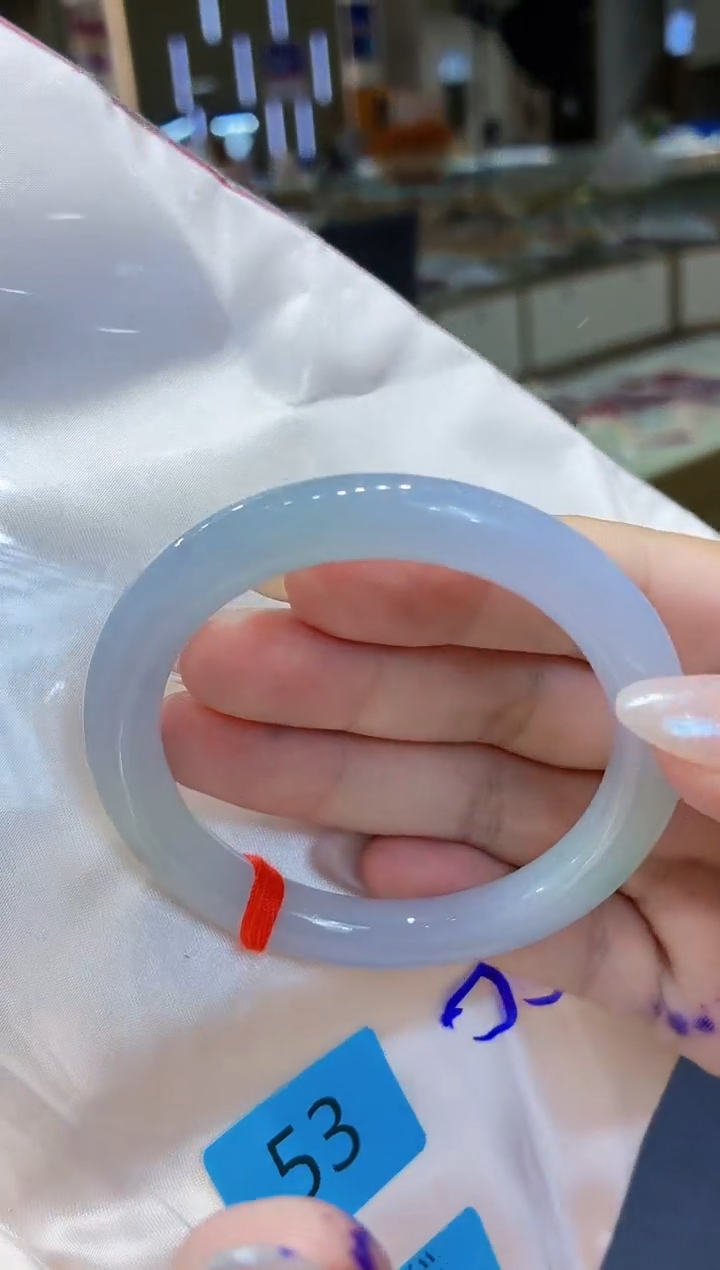 翡翠手镯未镶嵌翡翠手镯