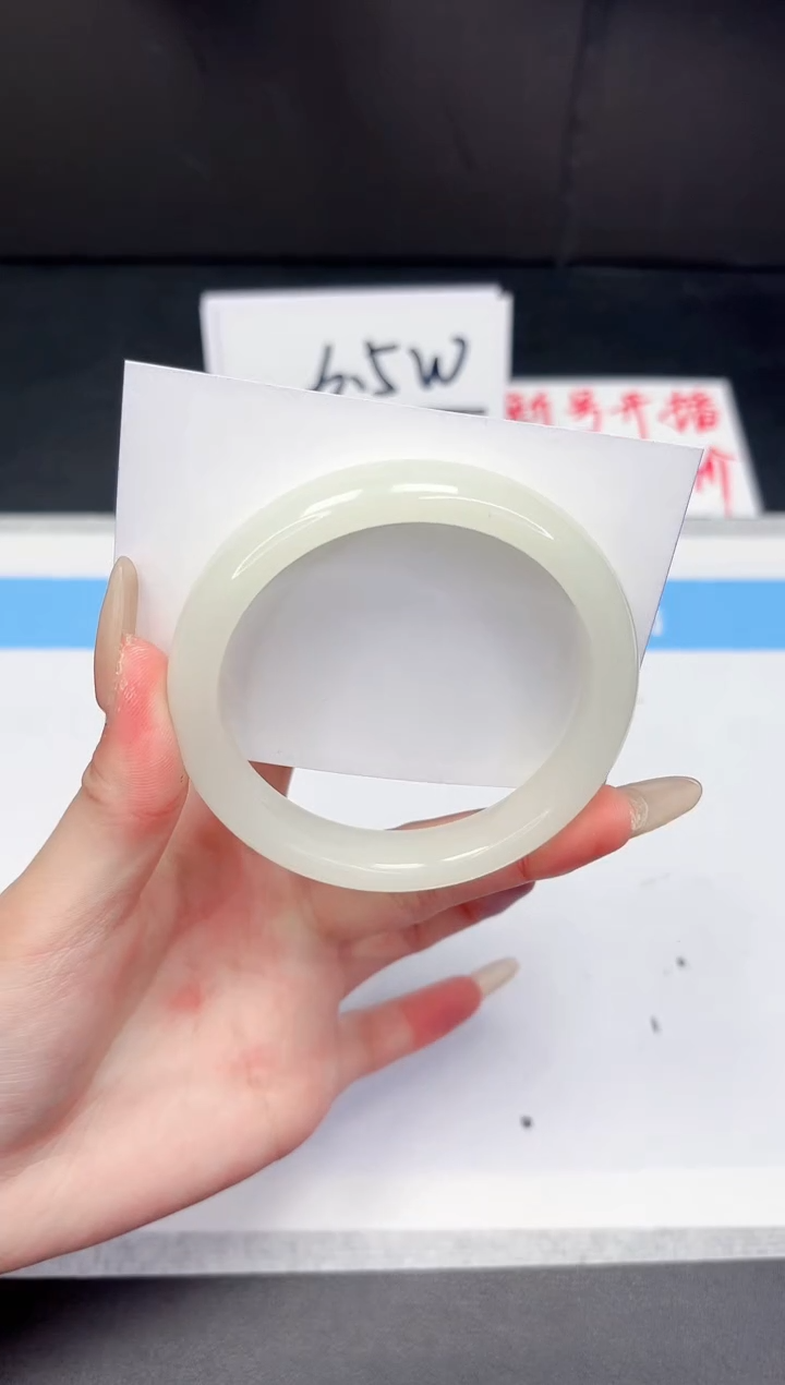 【闪购商品】石英质玉手镯未镶嵌339-60.7