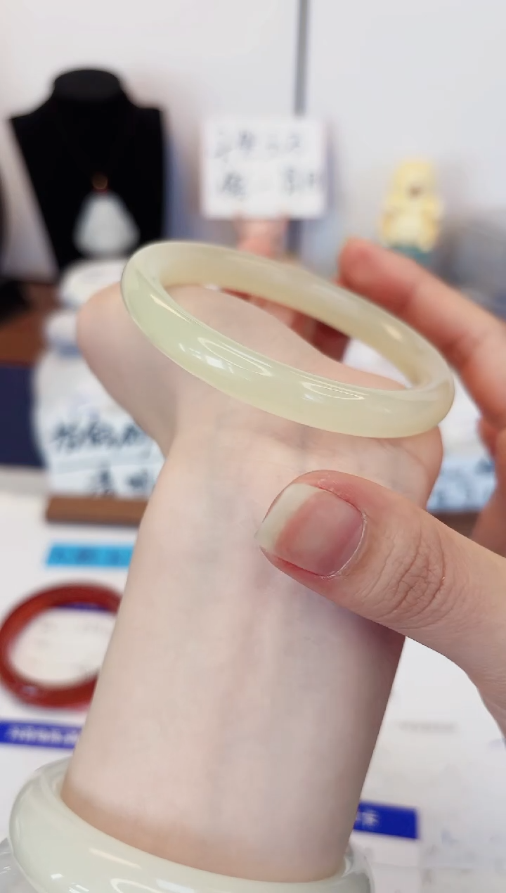 【闪购商品】石英质玉手镯未镶嵌241