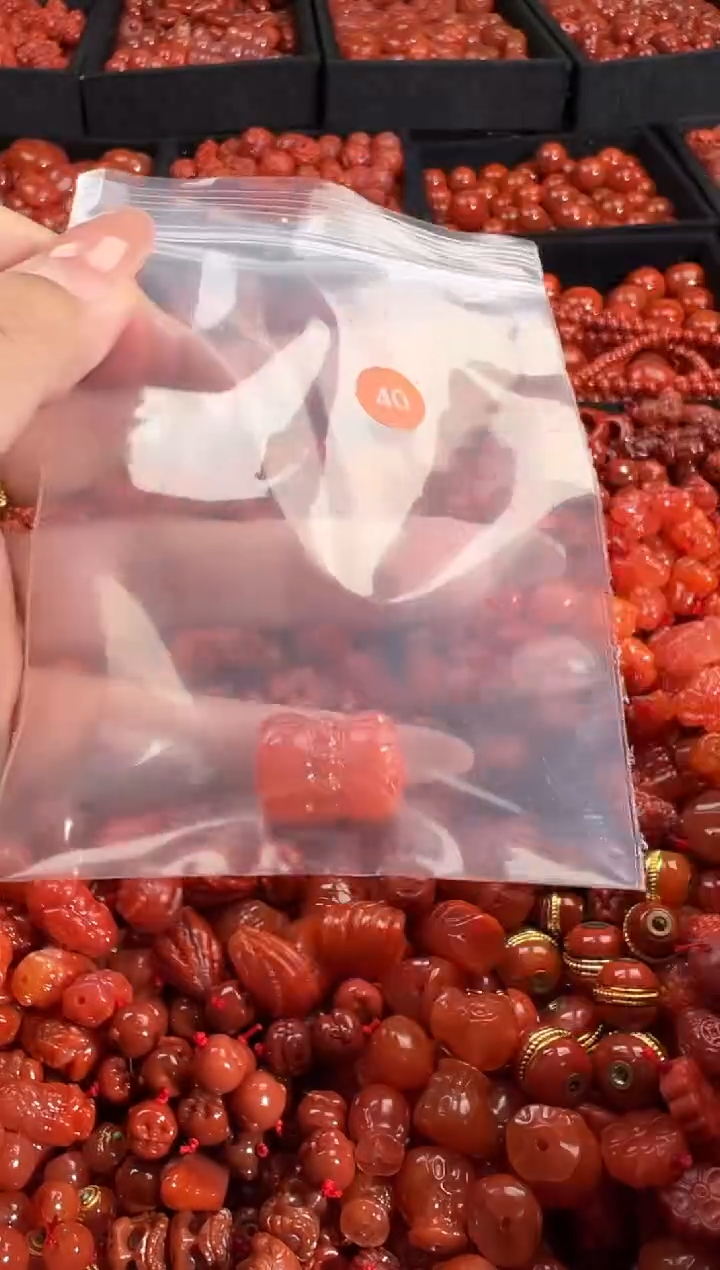 南红玛瑙未镶嵌颈饰1