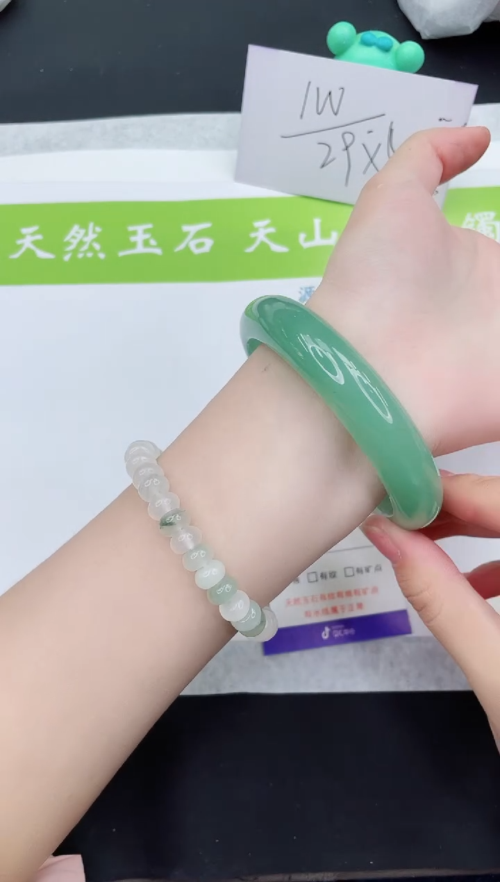 【闪购商品】石英质玉手镯未镶嵌D215-62+