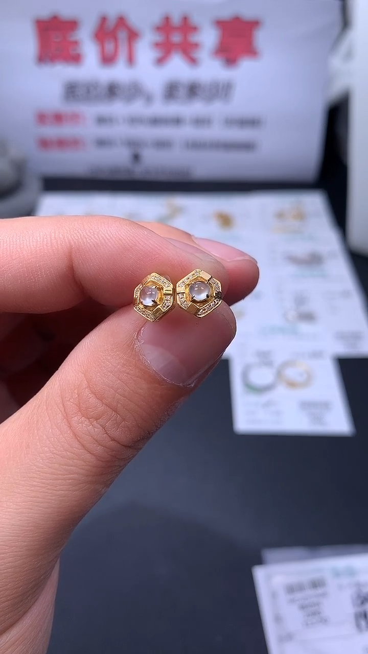 颈饰18K金镶嵌翡翠48小时鉴赏期 退货不扣服务费