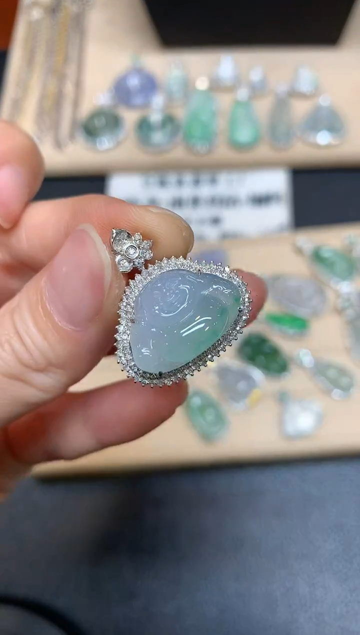 【闪购商品】翡翠颈饰18K金镶嵌佛公【无服务费】