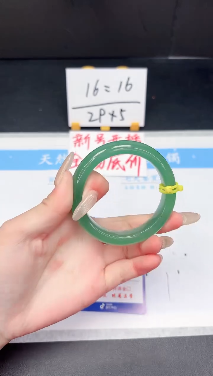 【闪购商品】石英质玉手镯未镶嵌18-54.5