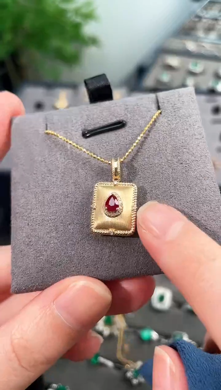 【闪购商品】红宝石吊坠(不含链)18K金镶嵌/0.37ct/无烧鸽血红