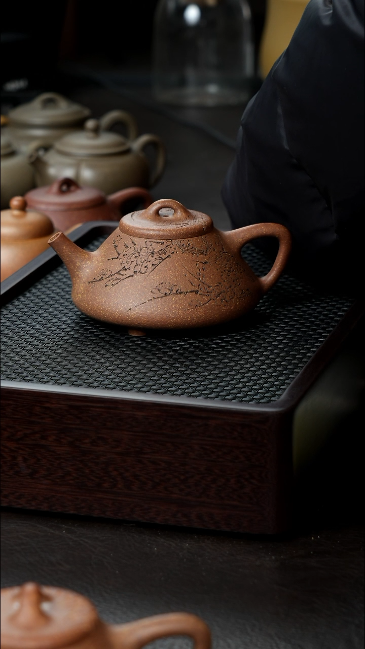 茶壶紫砂M***哥桃花子冶半手刻梅花180 退火   全品